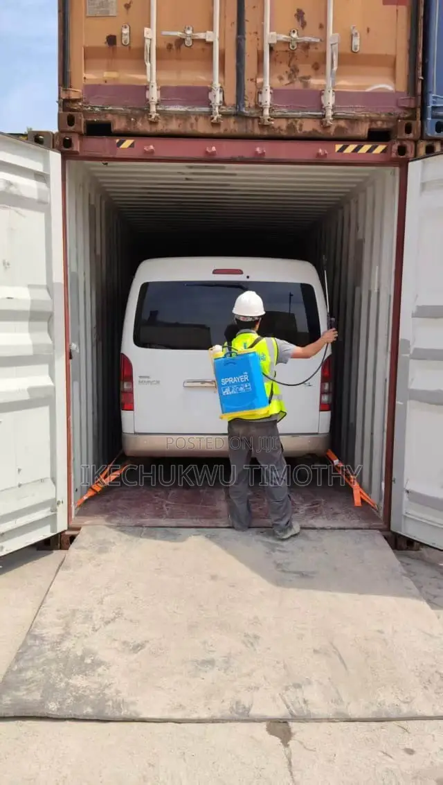 Toyota HiAce 2012 White