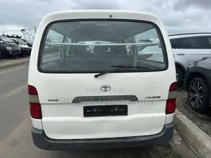 Toyota HiAce 2006 White
