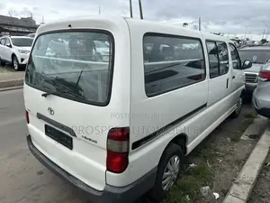 Toyota HiAce 2006 White