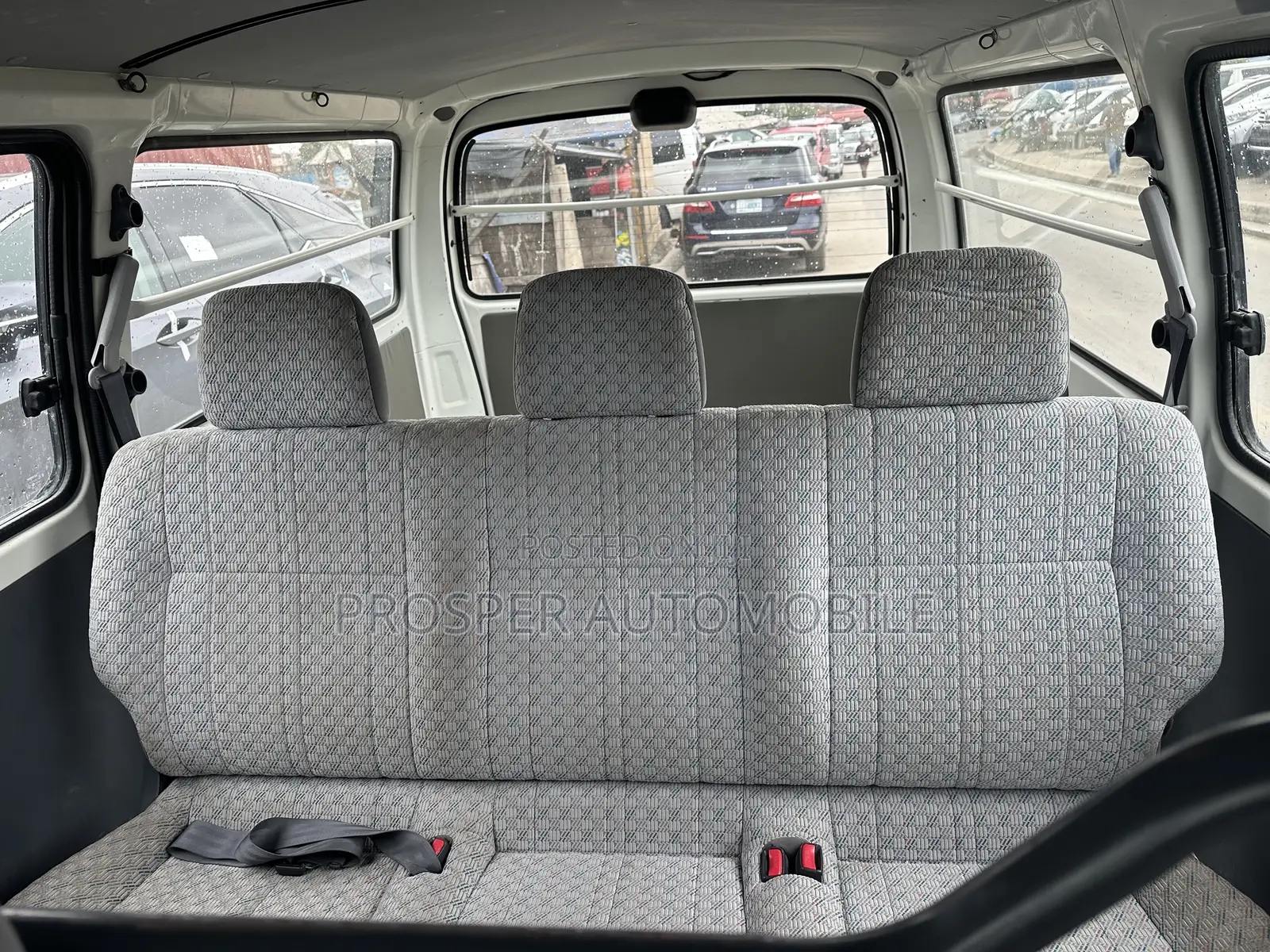 Toyota HiAce 2006 White
