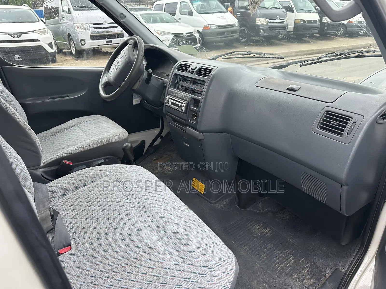 Toyota HiAce 2006 White