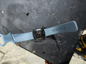Fitbit Versa 4