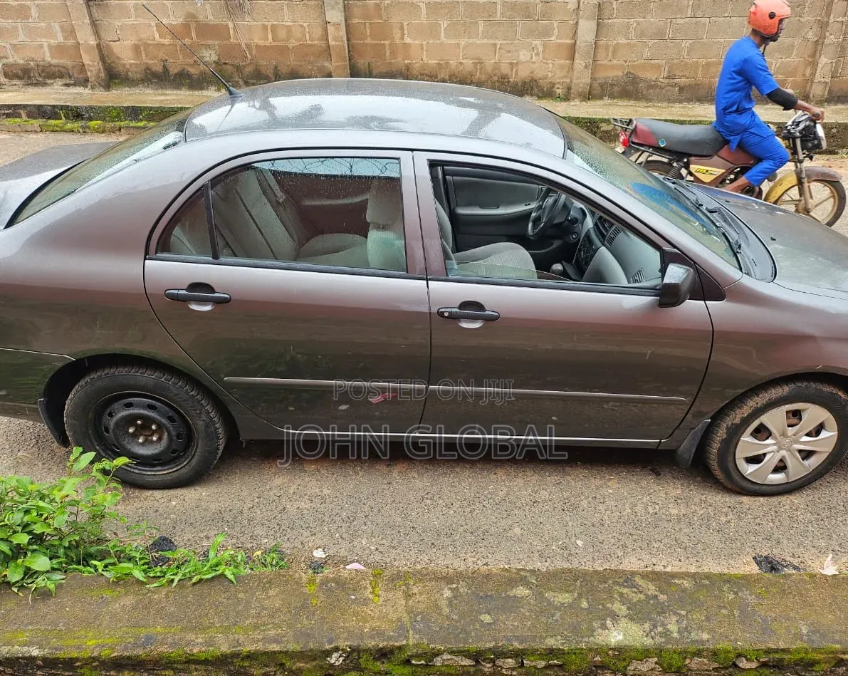 Toyota Corolla LE 2005 Gray