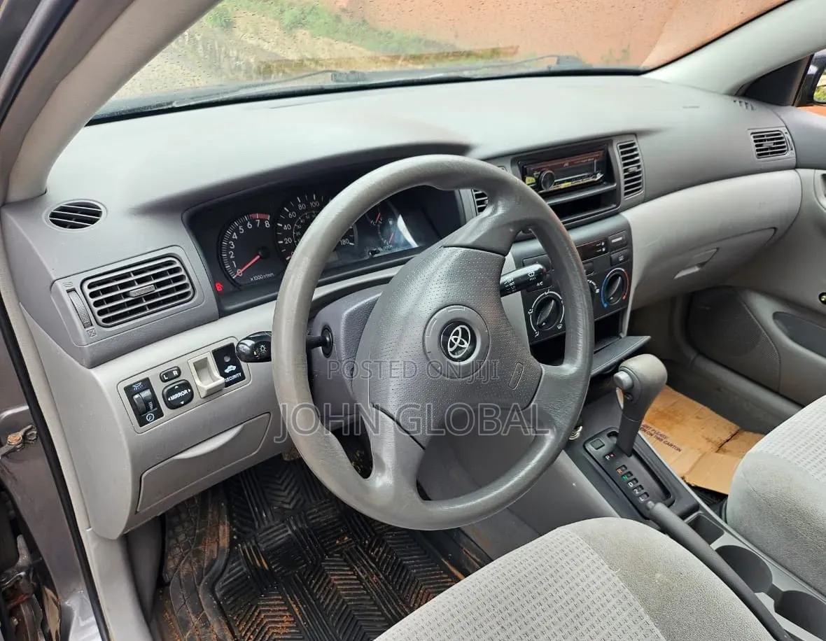 Toyota Corolla LE 2005 Gray