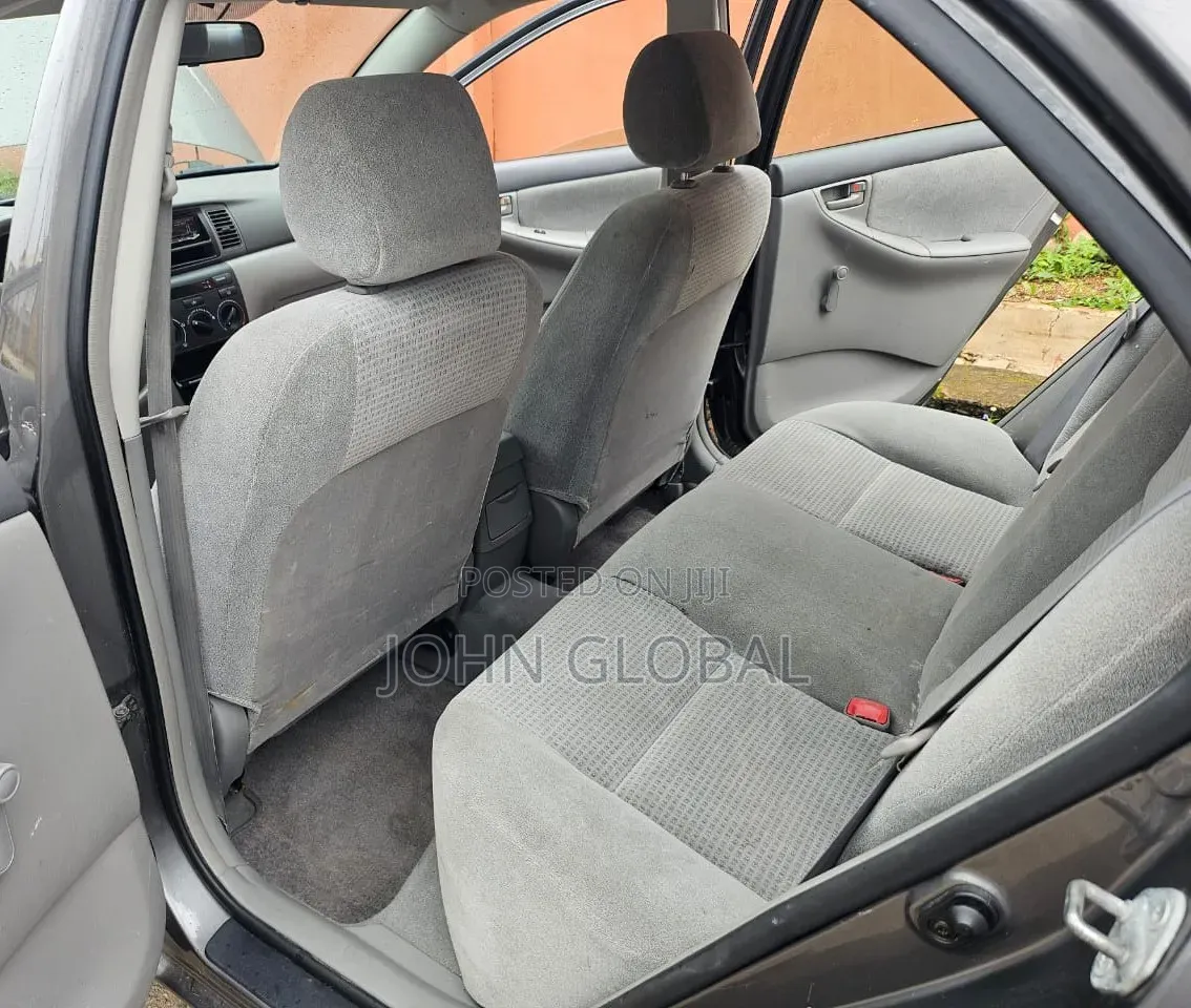 Toyota Corolla LE 2005 Gray