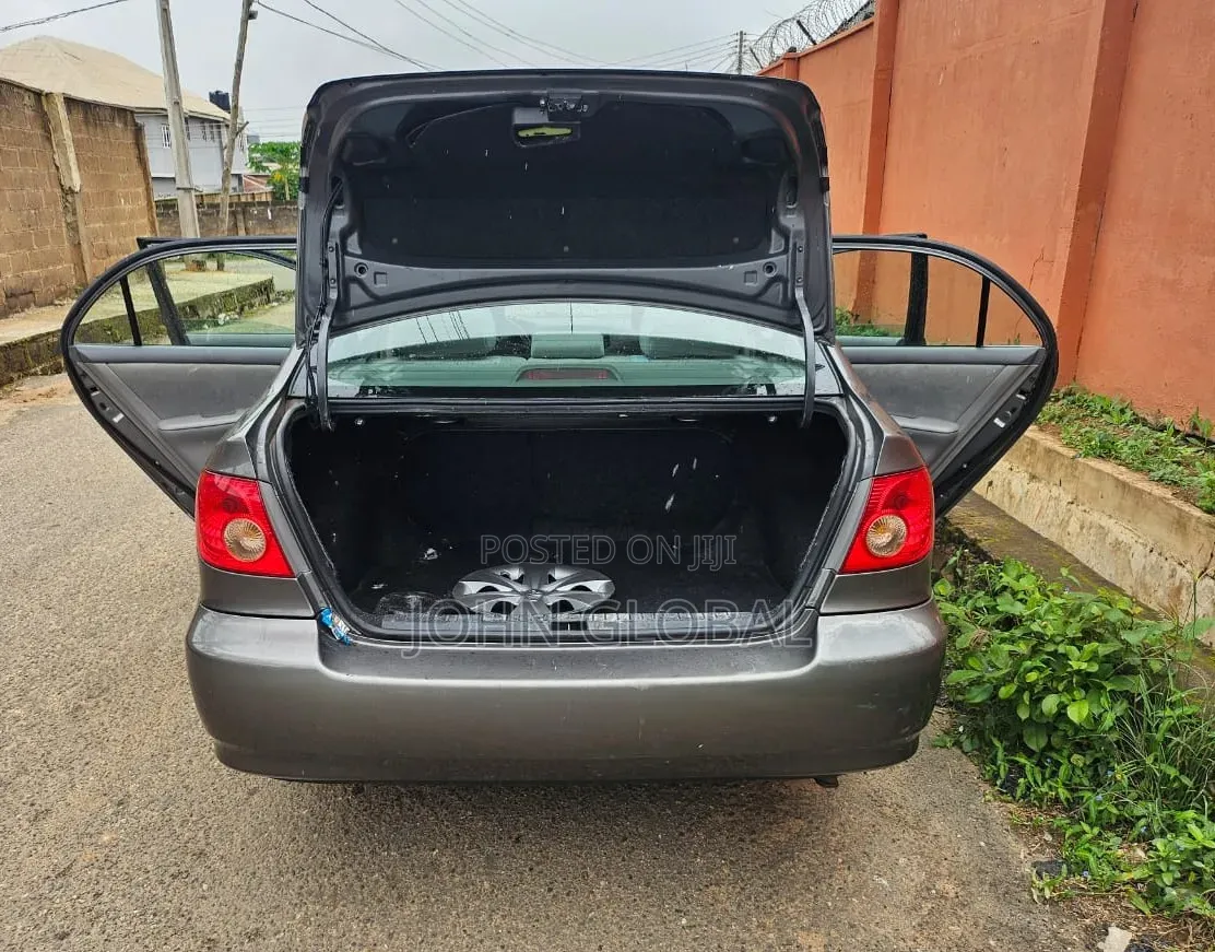 Toyota Corolla LE 2005 Gray