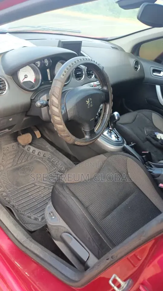 Peugeot 308 2012 Red