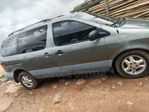 Toyota Sienna 2000 Gray