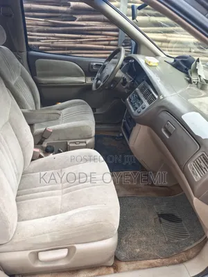 Toyota Sienna 2000 Gray