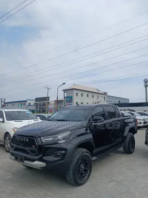New Toyota Hilux 2025 Black
