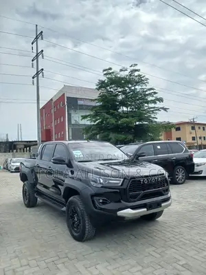 New Toyota Hilux 2025 Black