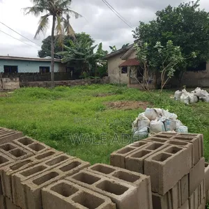 Land for Sale at Mowe Close to Busstop