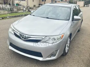 Toyota Camry XLE 4dr Sedan (2.5L 4cyl 6A) 2012 Silver
