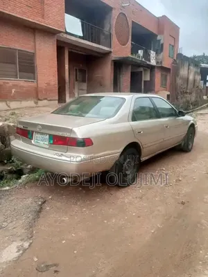 Toyota Camry Automatic 1998 Gold