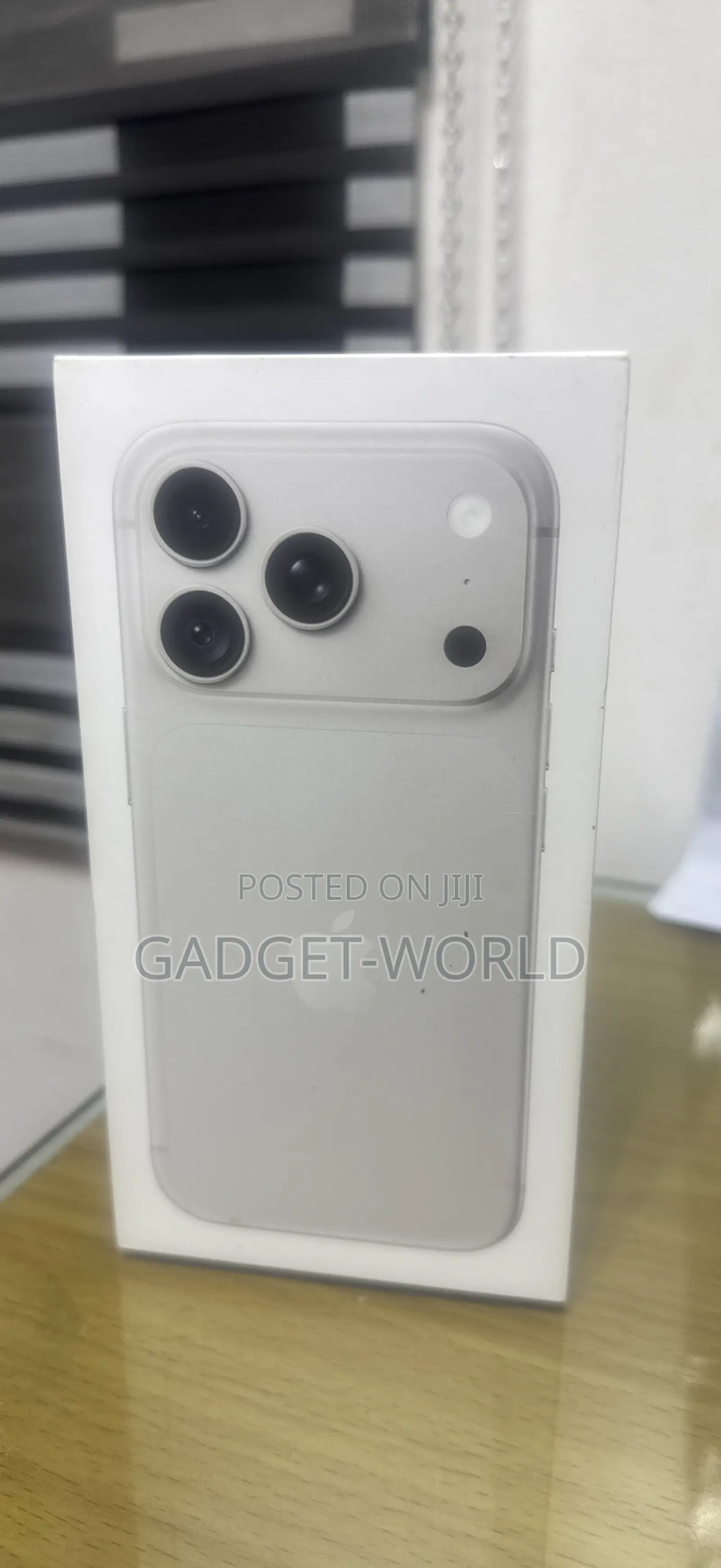 New Apple iPhone 18 Pro Max 1 TB Silver