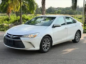 Toyota Camry XLE 4dr Sedan (2.5L 4cyl 6A) 2016 White