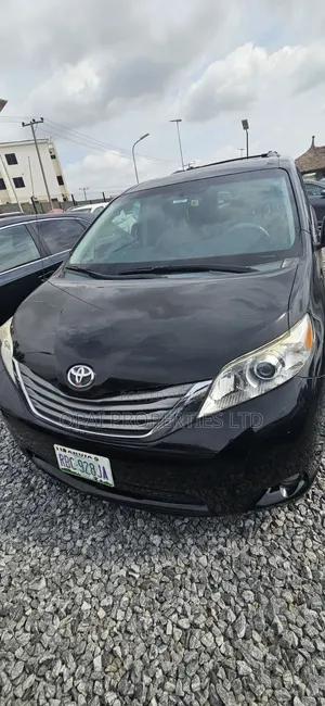 Toyota Sienna 2013 Black