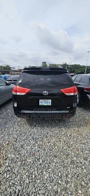 Toyota Sienna 2013 Black