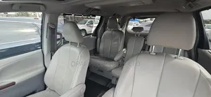 Toyota Sienna 2013 Black