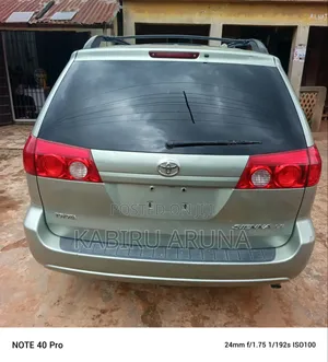 Toyota Sienna 2008 Orange