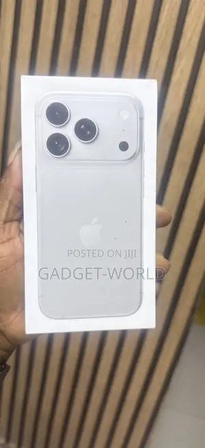 New Apple iPhone 18 Pro Max 2 TB Silver
