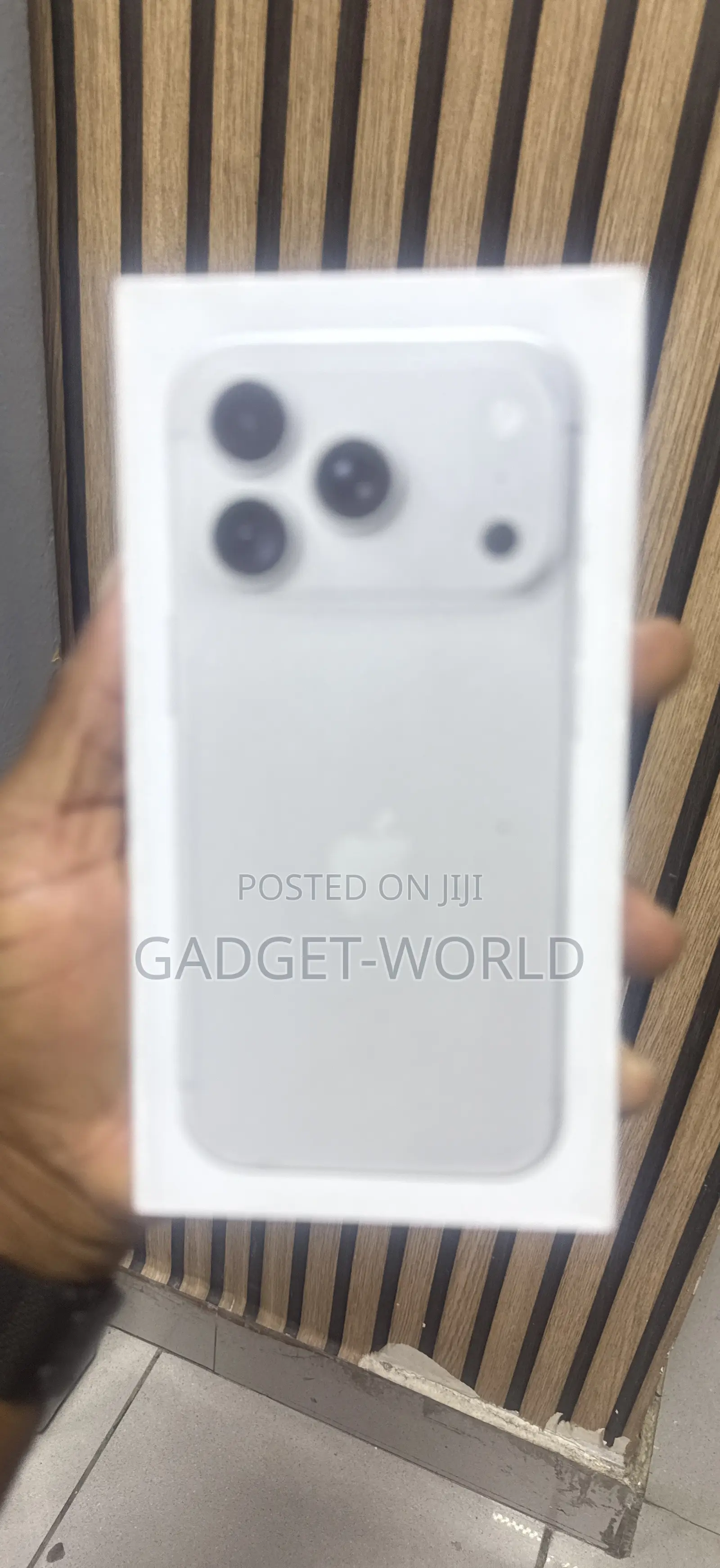 New Apple iPhone 18 Pro Max 2 TB Silver