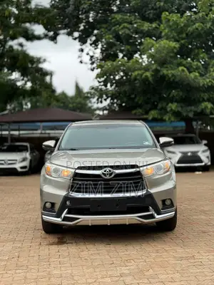 Toyota Highlander LE 4dr SUV (3.5L 6cyl 6A) 2014 Gold