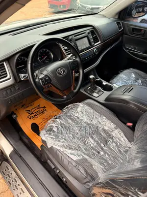 Toyota Highlander LE 4dr SUV (3.5L 6cyl 6A) 2014 Gold