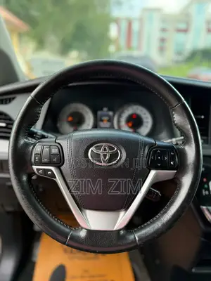 Toyota Sienna SE Premium 8-Passenger 4dr Minivan (3.5L 6cyl 6A) 2015