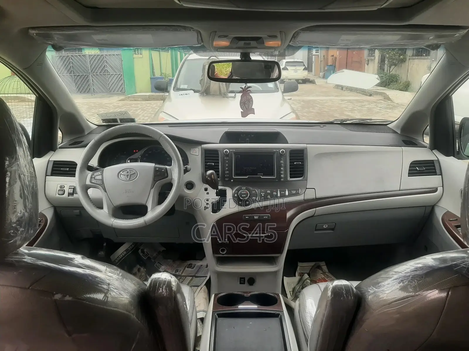 Toyota Sienna 2011 Silver