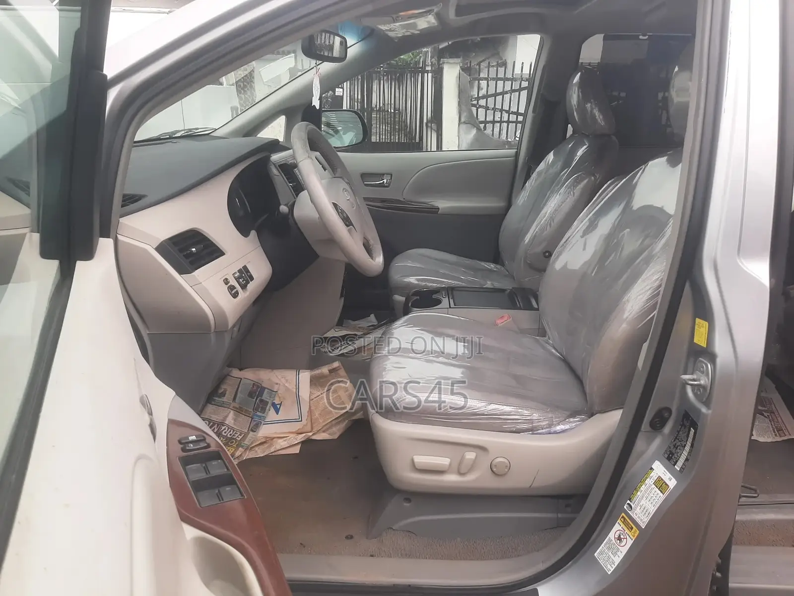 Toyota Sienna 2011 Silver