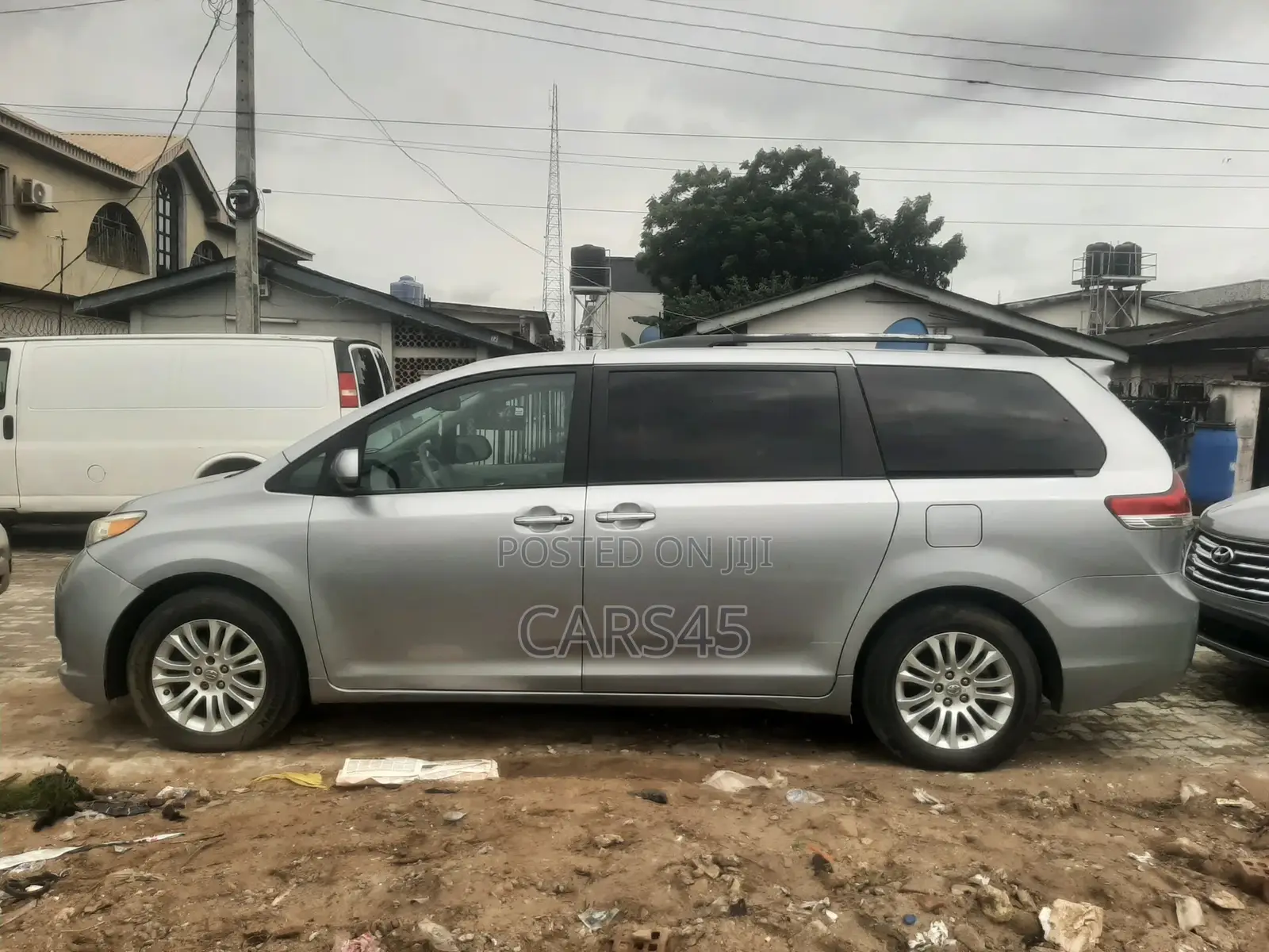 Toyota Sienna 2011 Silver