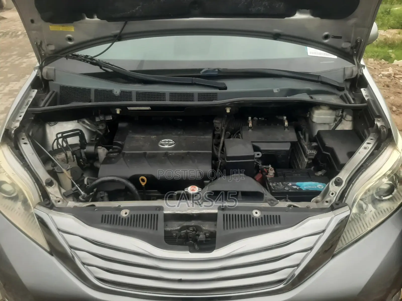 Toyota Sienna 2011 Silver