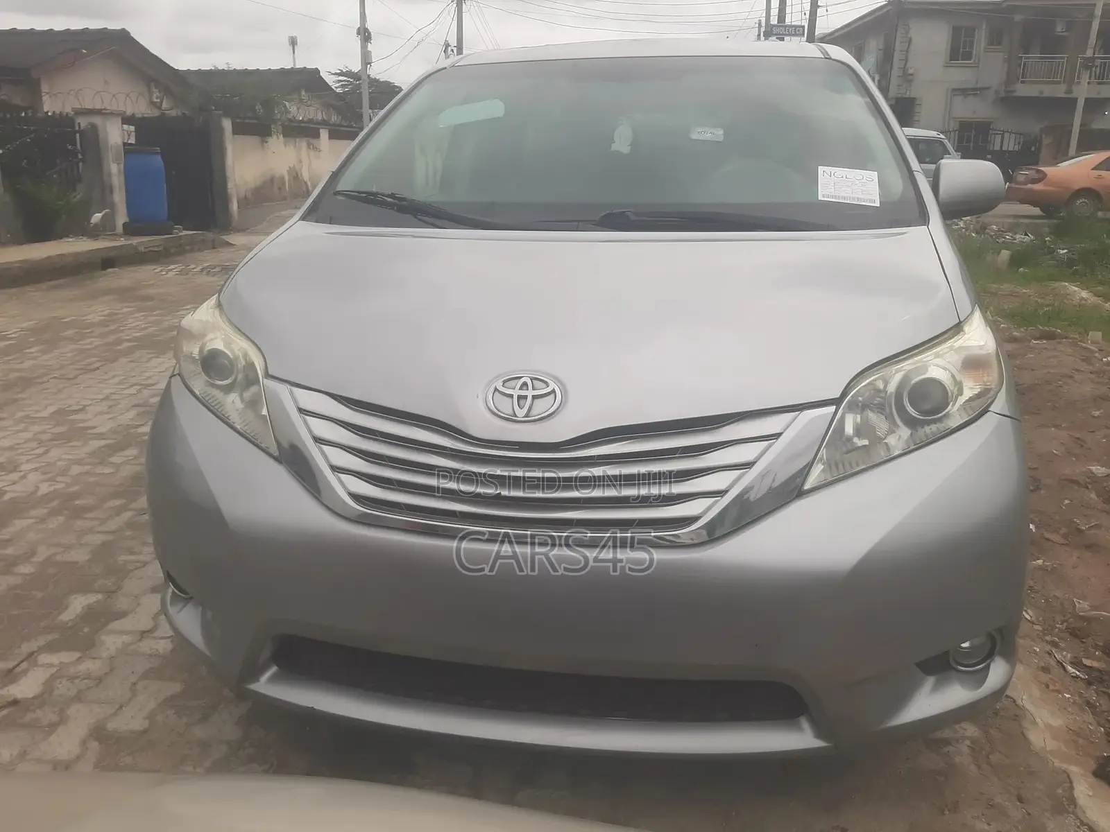 Toyota Sienna 2011 Silver