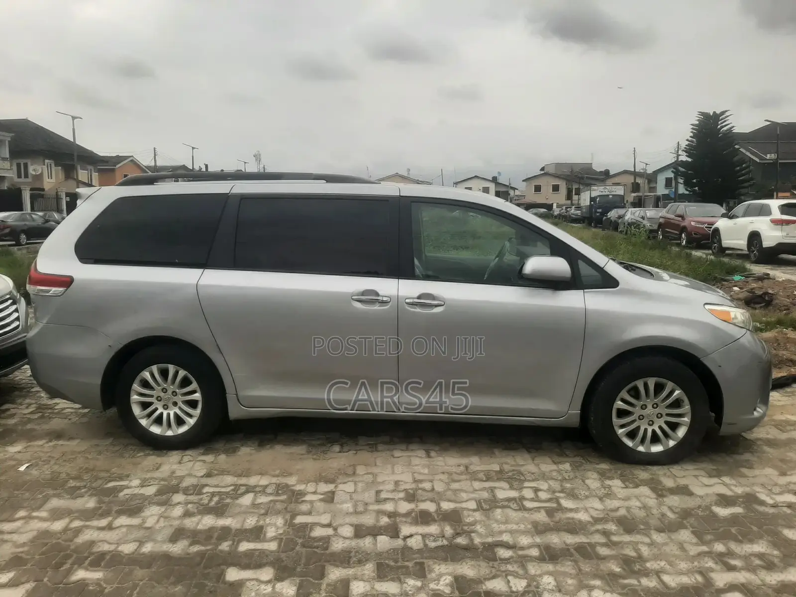 Toyota Sienna 2011 Silver