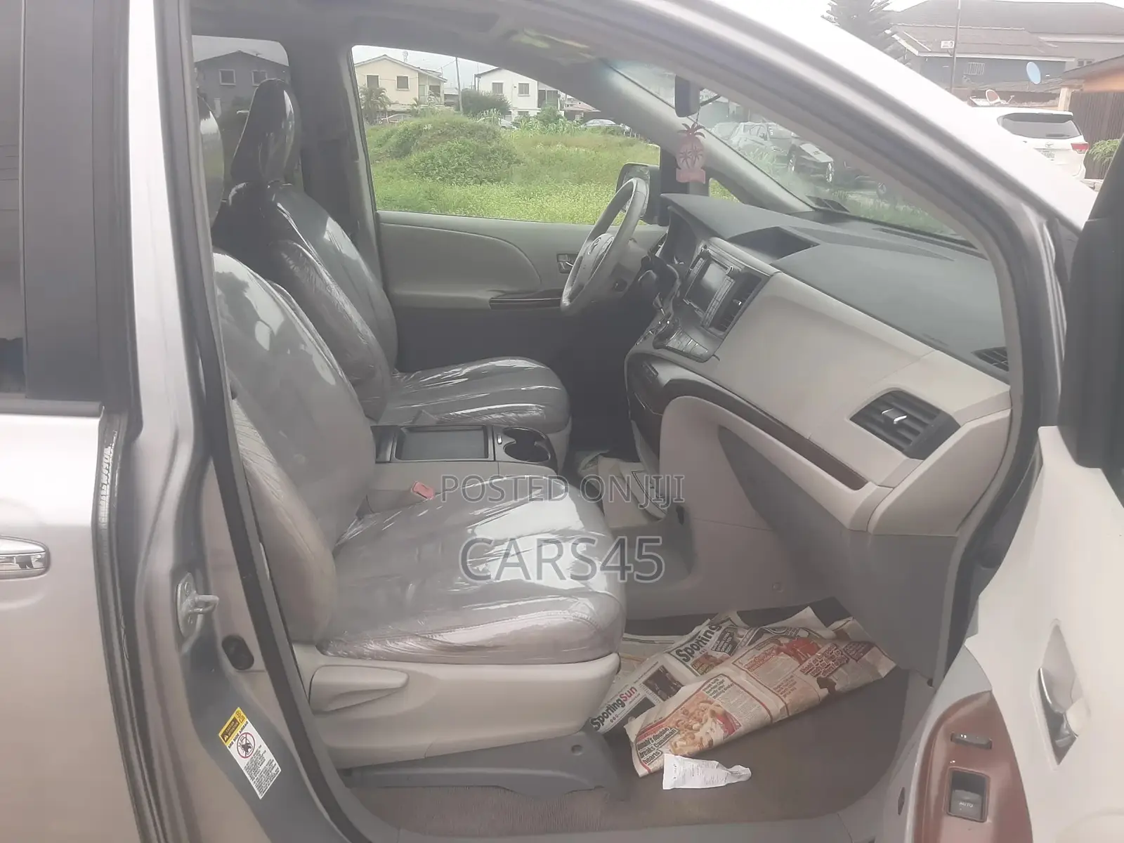 Toyota Sienna 2011 Silver