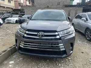 Toyota Highlander XLE 4x4 V6 (3.5L 6cyl 8A) 2018 Gray