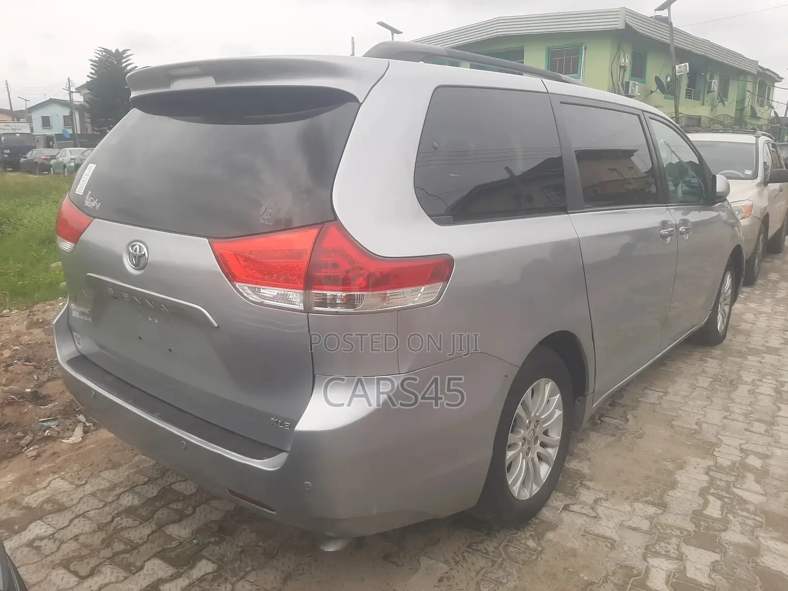 Toyota Sienna 2011 Silver