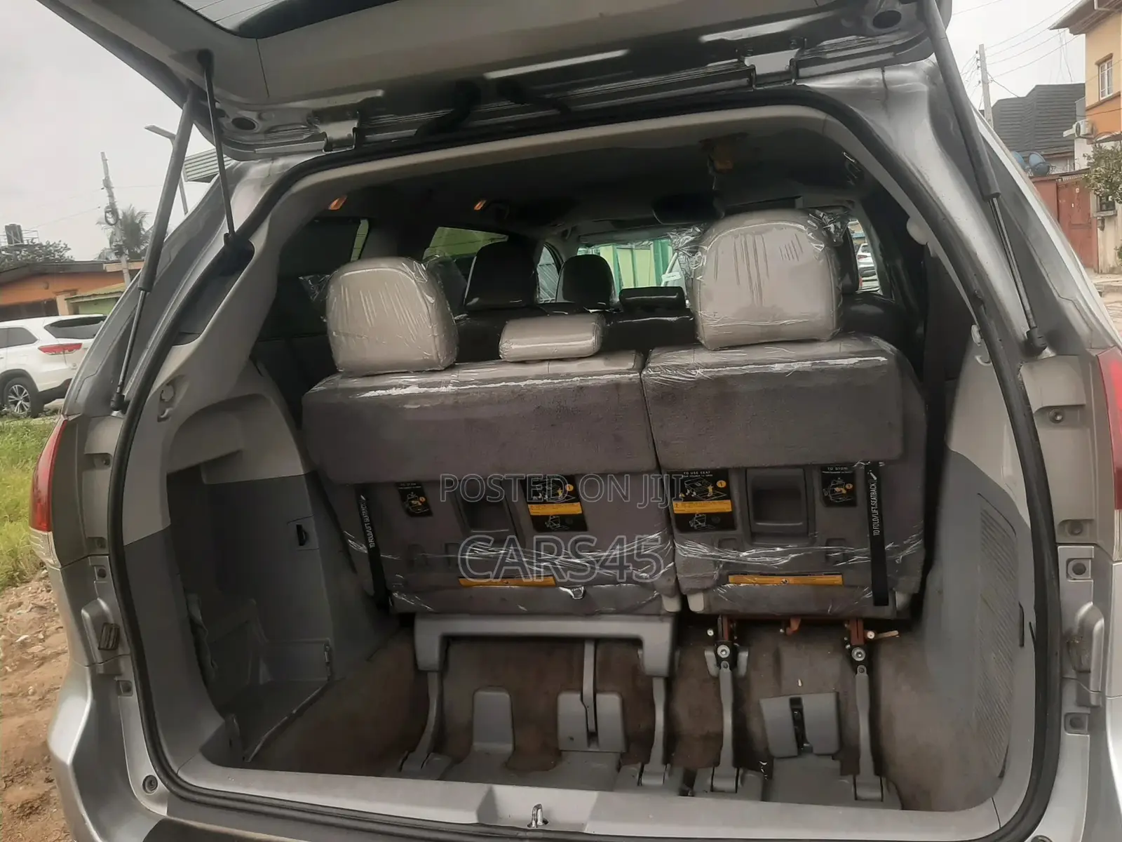 Toyota Sienna 2011 Silver