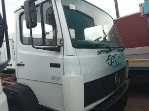 Mercedes-Benz Low-Bed Trucks 2000 White