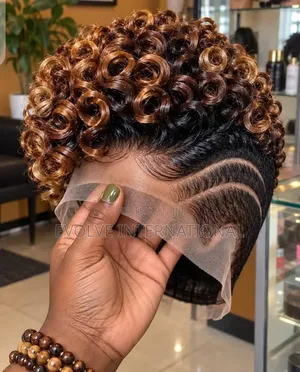 Vibrant Short Wigs for Ladies of Ckass