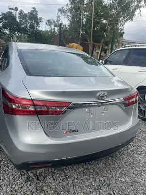 Toyota Avalon XLE Premium Sedan FWD (3.5L 6cyl 6A) 2013 White