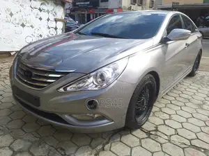 Hyundai Sonata SE Sedan FWD (2.4L 4cyl 6A) 2012 Silver