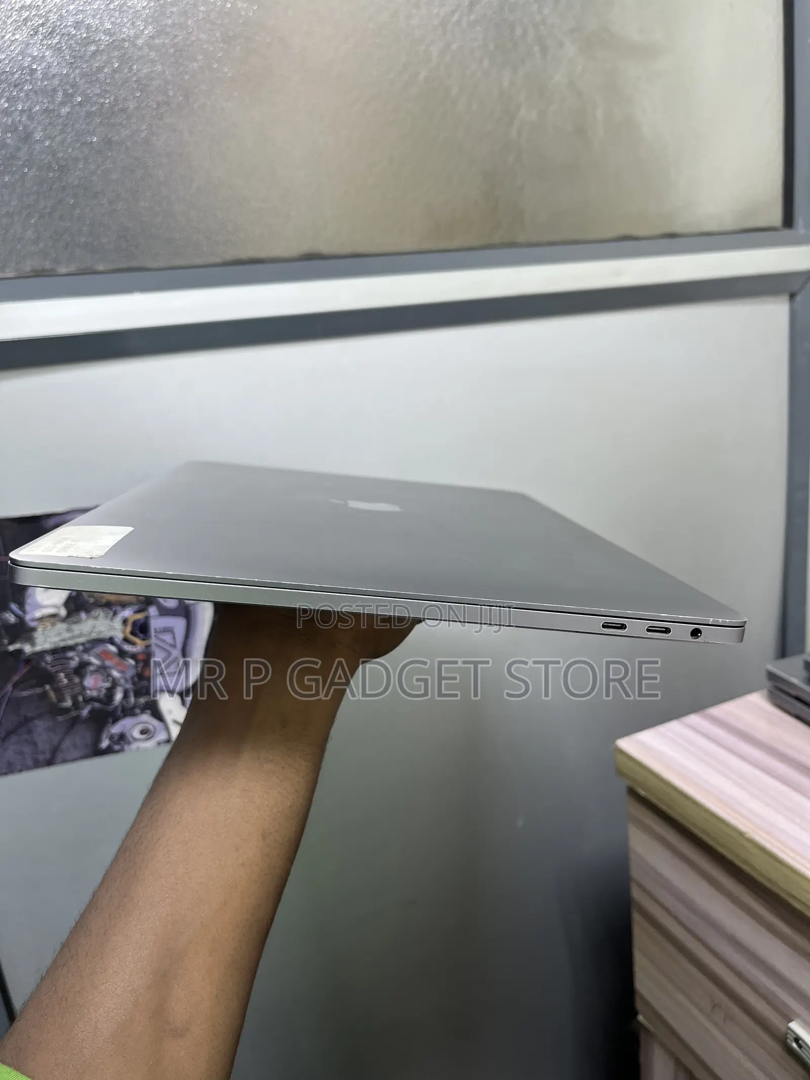 Laptop Apple MacBook Pro 2017 16GB Intel Core i7 SSD 512GB