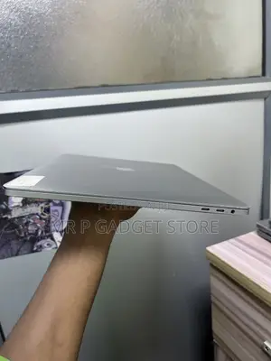 Laptop Apple MacBook Pro 2017 16GB Intel Core i7 SSD 512GB