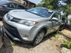 Toyota RAV4 Limited 4dr SUV (2.5L 4cyl 6A) 2015 Silver