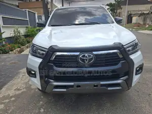 Toyota Hilux 2024 White