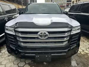 Toyota Land Cruiser LC300 2022 Black