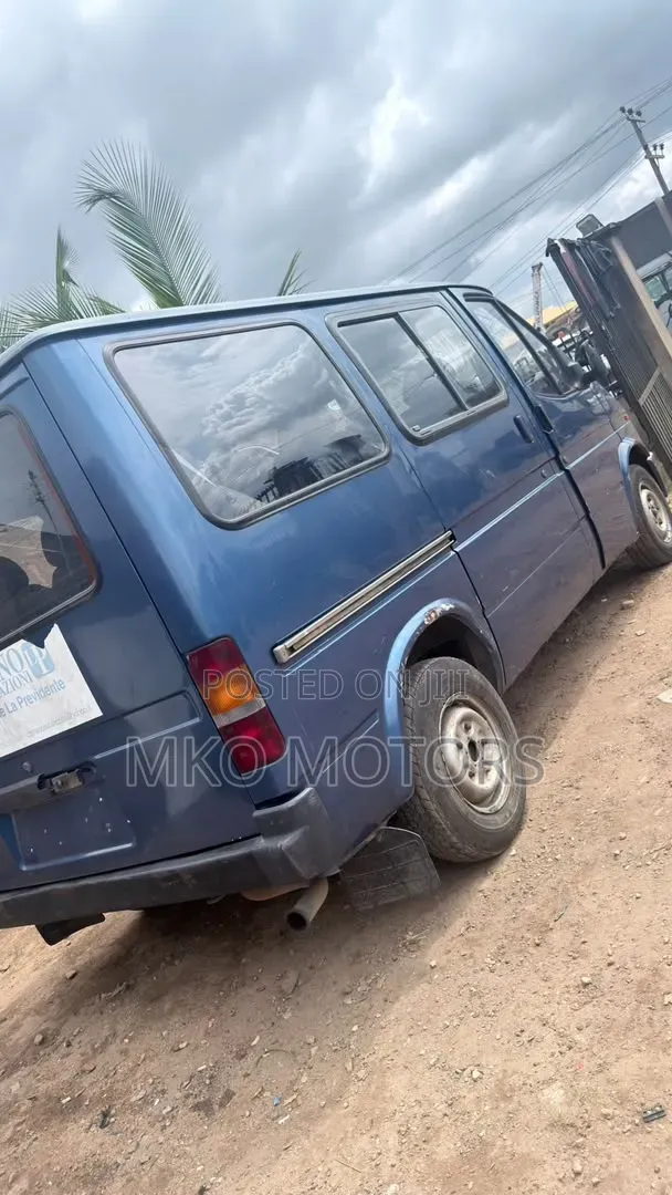 Ford Transit 2002 Blue