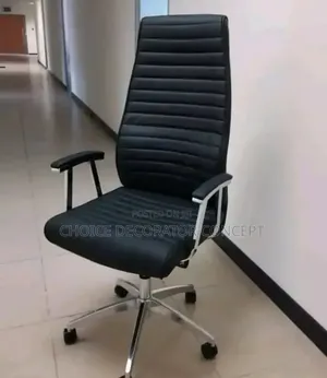 High-Back Executive Office Chair – Sleek Professional Design